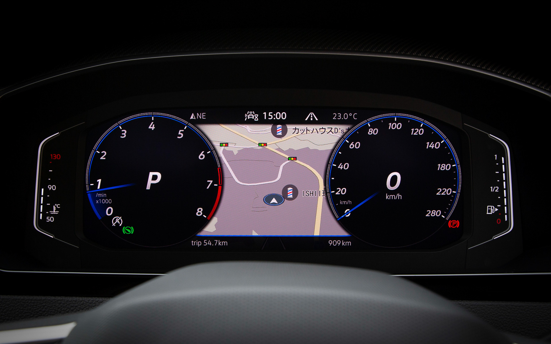 デジタルメータークラスター「デジタル コクピット プロ」を全車標準装備