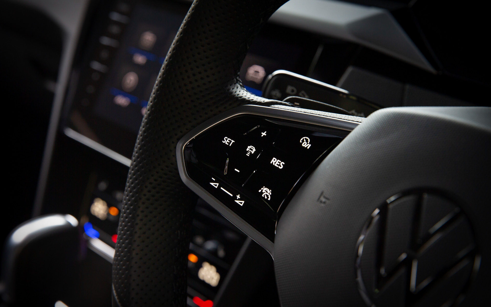 ステアリングスイッチ（左）