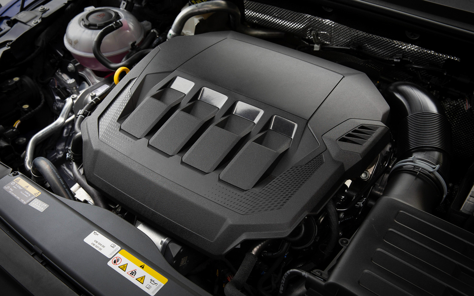 2.0リッターTSIエンジンは最高出力200kW（272PS）、最大トルク350Nmを発生。7速DSGと4MOTION（フルタイム4輪駆動）が組み合わせられる