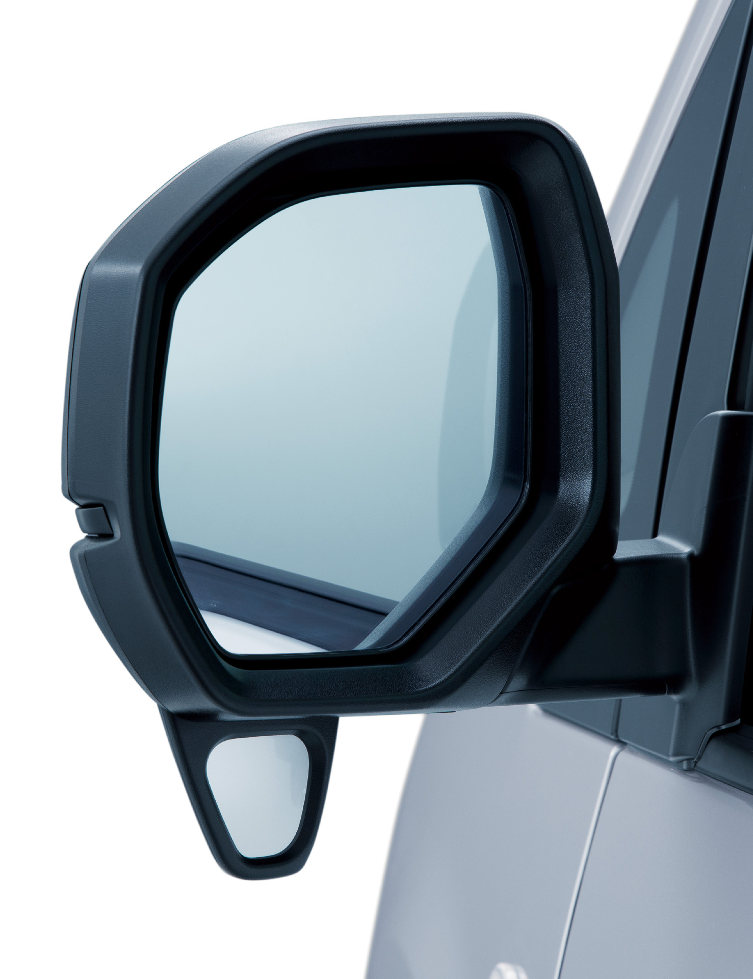 サイドアンダーミラー付きの電動格納式リモコンドアミラーも標準装備となった