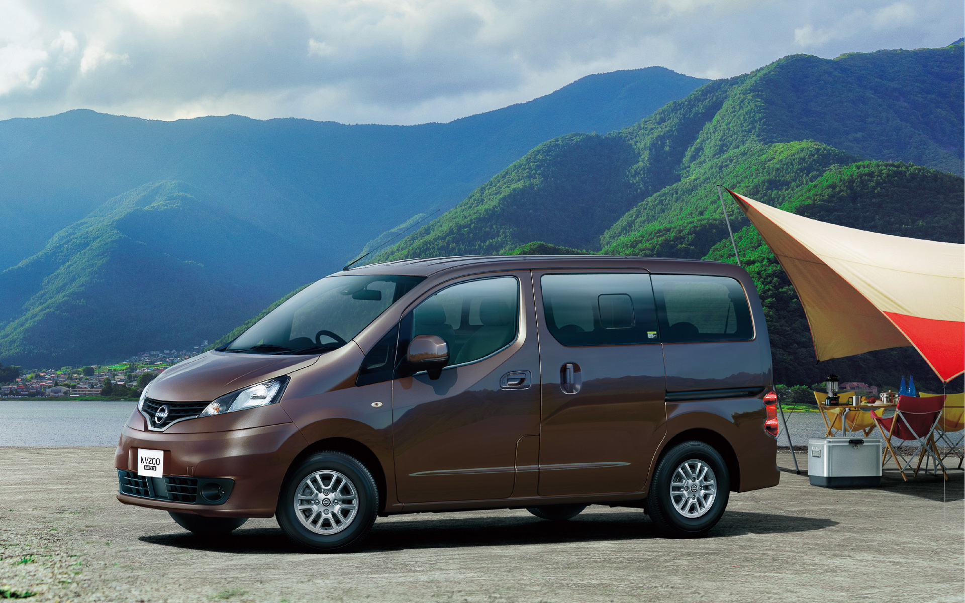 新色となるインペリアルアンバー