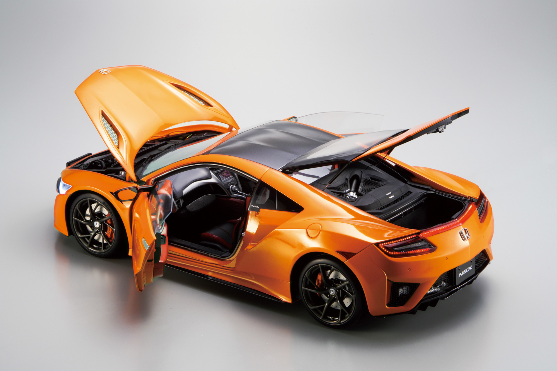 1/8スケールのダイキャストモデルで「NSX」2019年モデルを再現