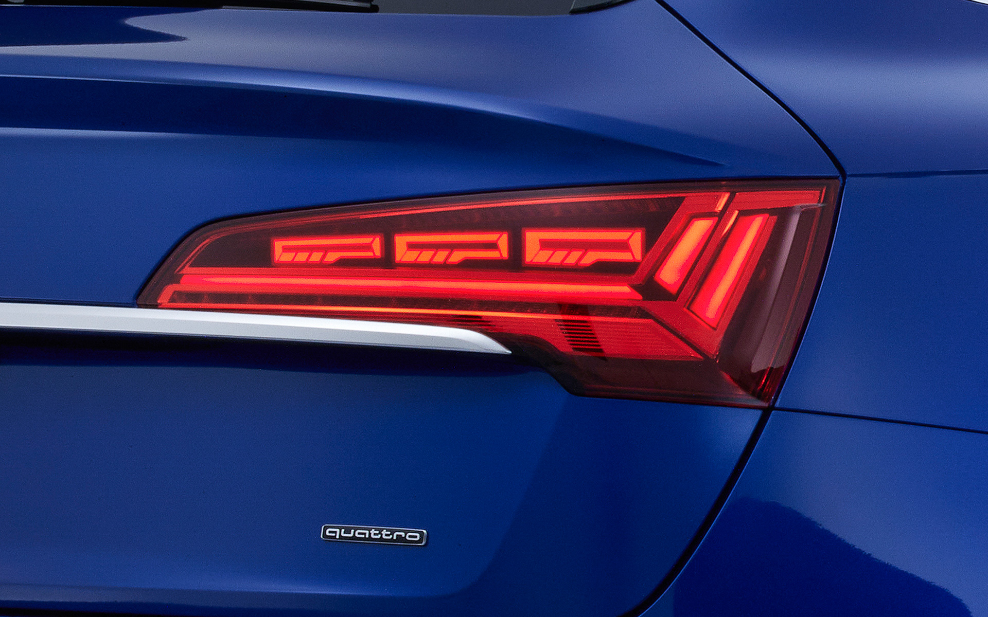 後続車へのアラート機能をもつマトリクスOLEDリアライト