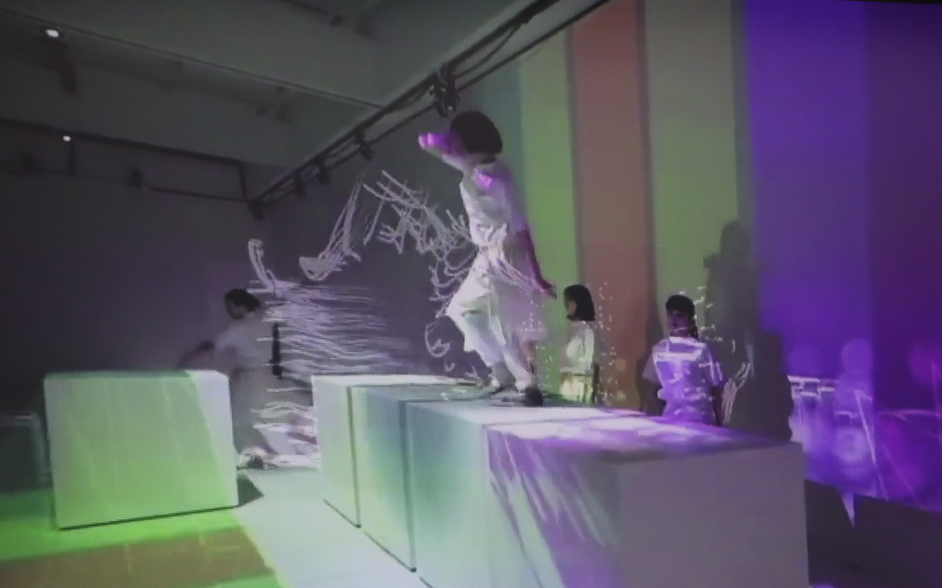 真鍋氏の映像作品