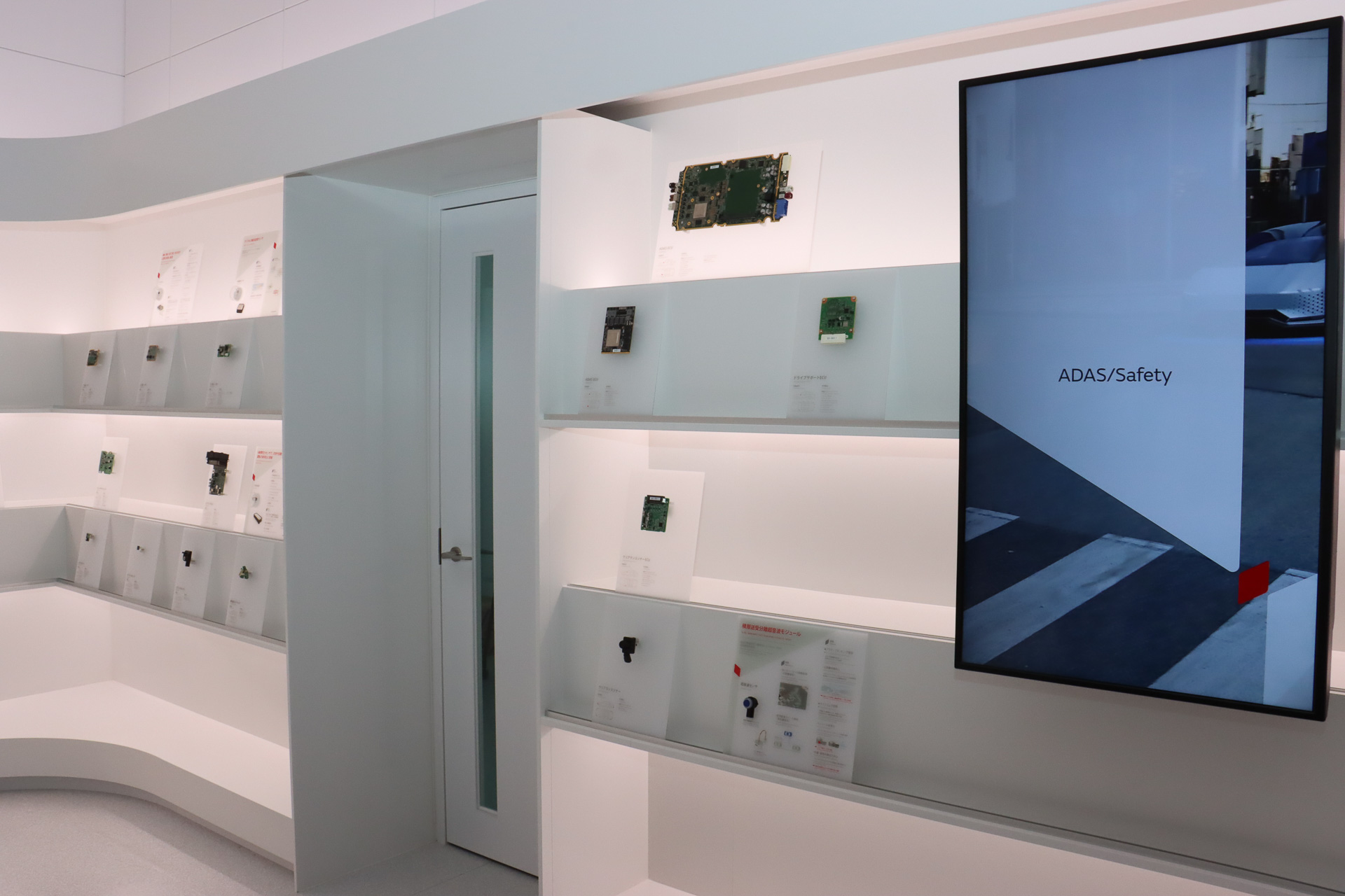 「コネクテッド・IVIエリア」「ADAS・セーフティエリア」「エレクトリファイドエリア」「コモンエリア」の4種類に分けて展示