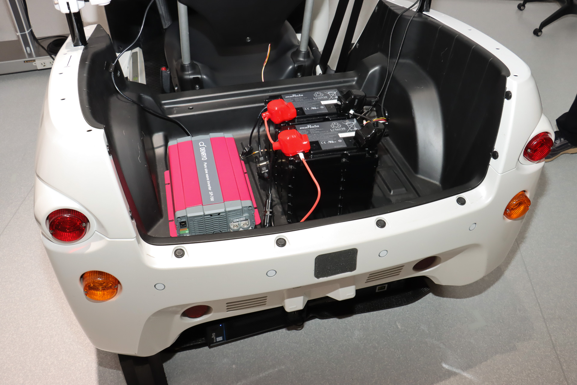 車両後方に複数の超音波センサーを並べて配置