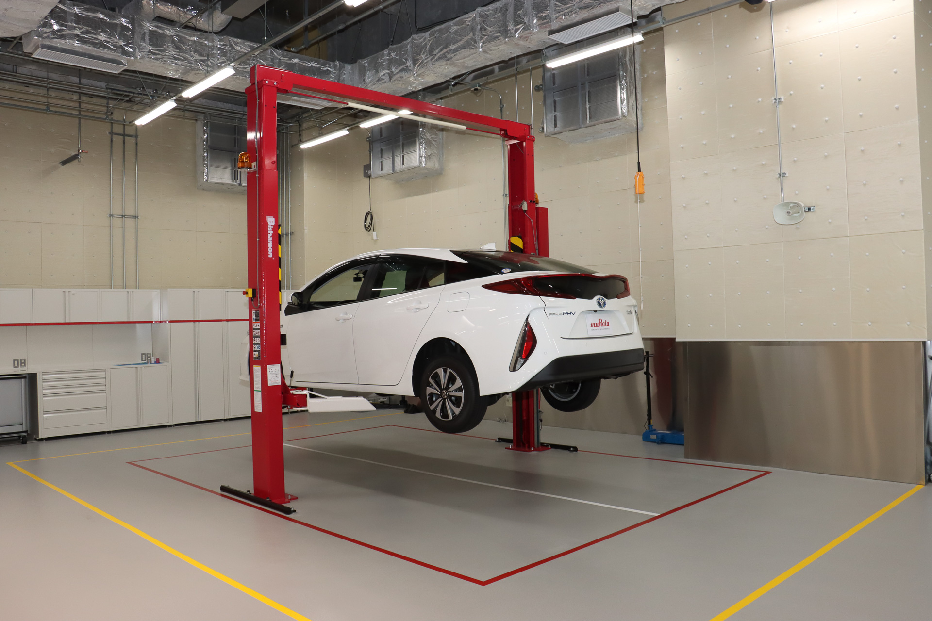 報道陣向けに公開された村田製作所の車載関連展示施設「Murata みらい Mobility」