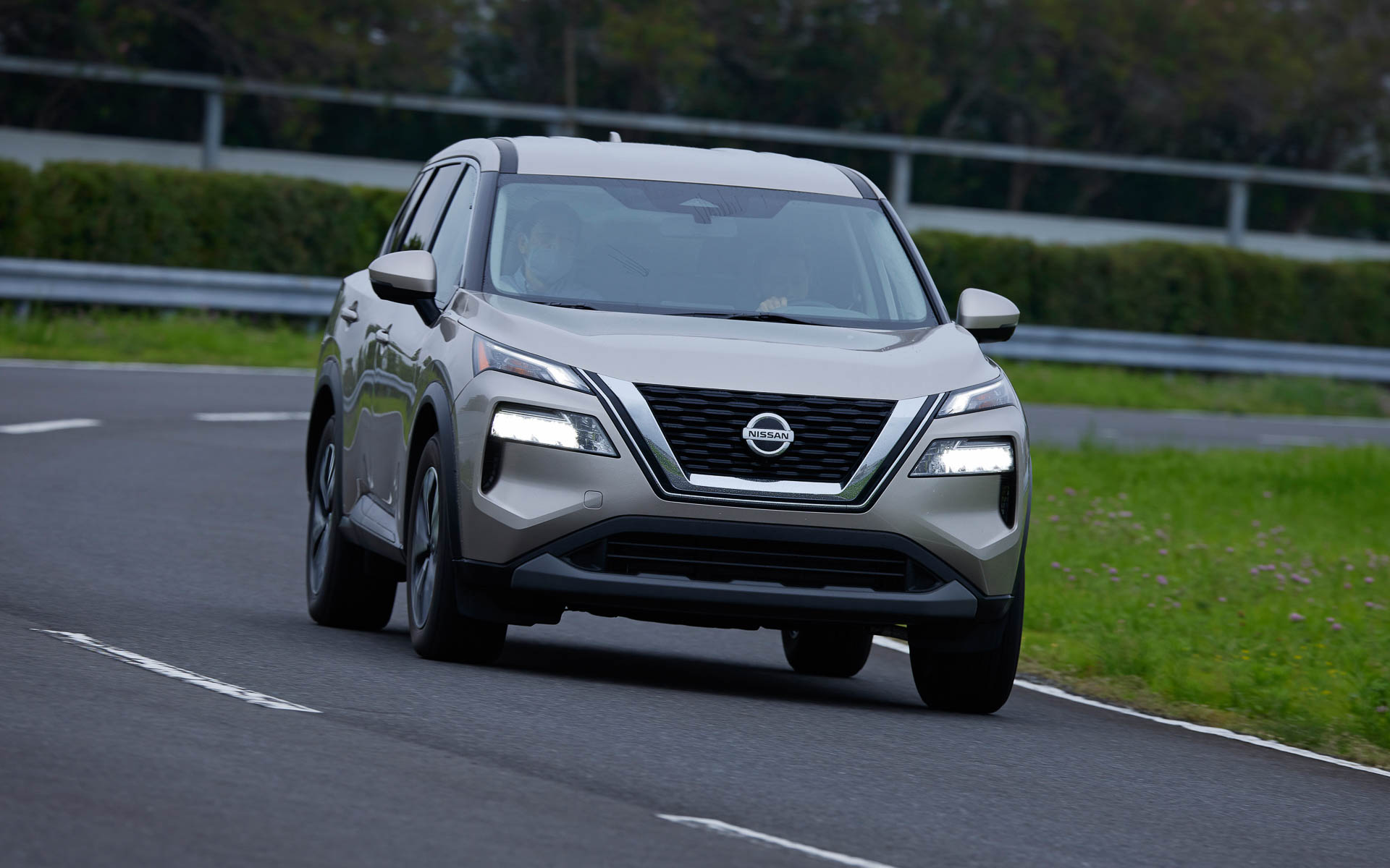 次世代VCターボを搭載したローグ。隣に乗っているのはたぶんVCターボ開発者の木賀さん