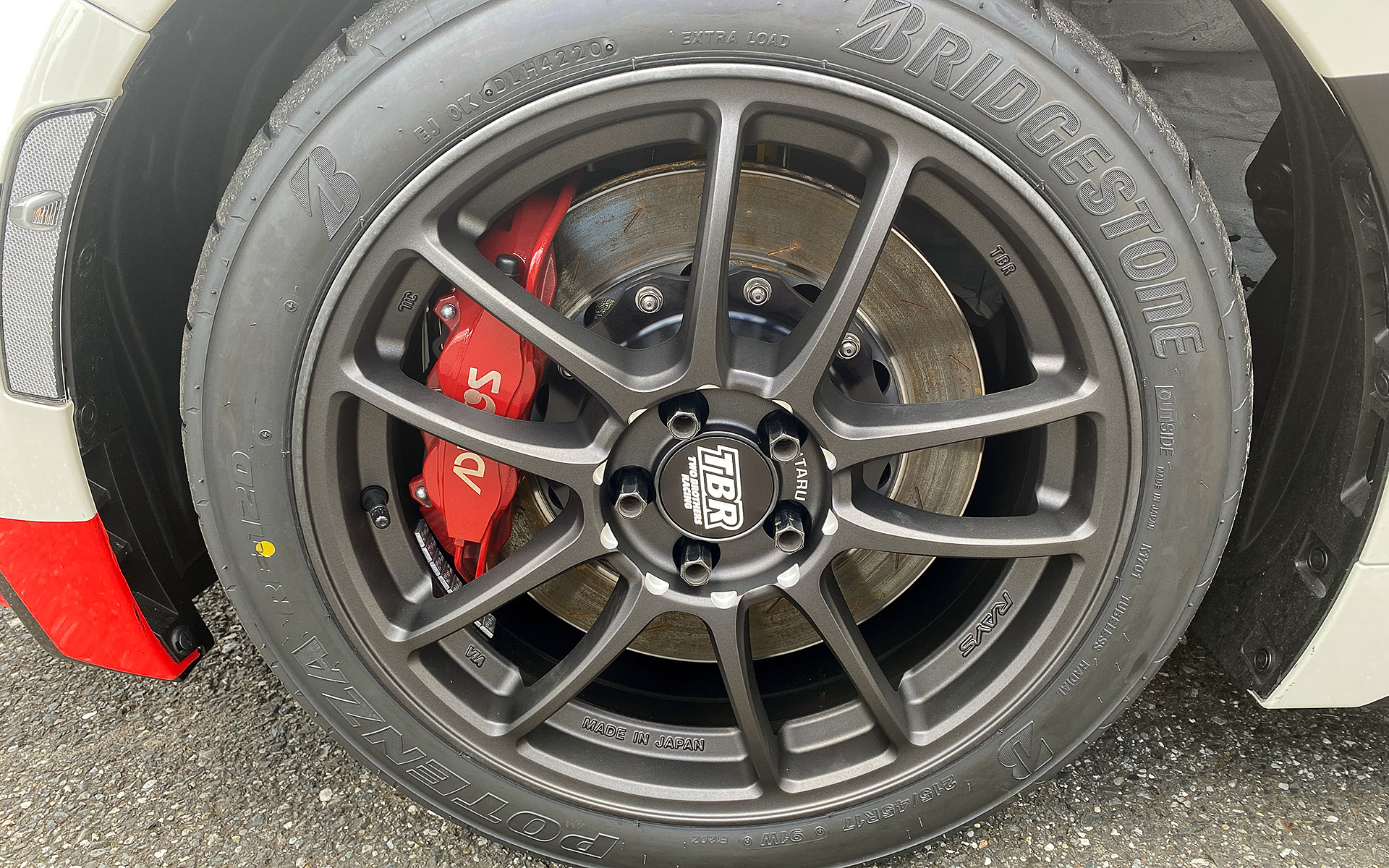 GR86 CUP Car CONCEPTでは17インチホイールやブリヂストン「POTENZA RE12D」（215/45R17）とともに、アドヴィックス製の対向キャリパーを装備