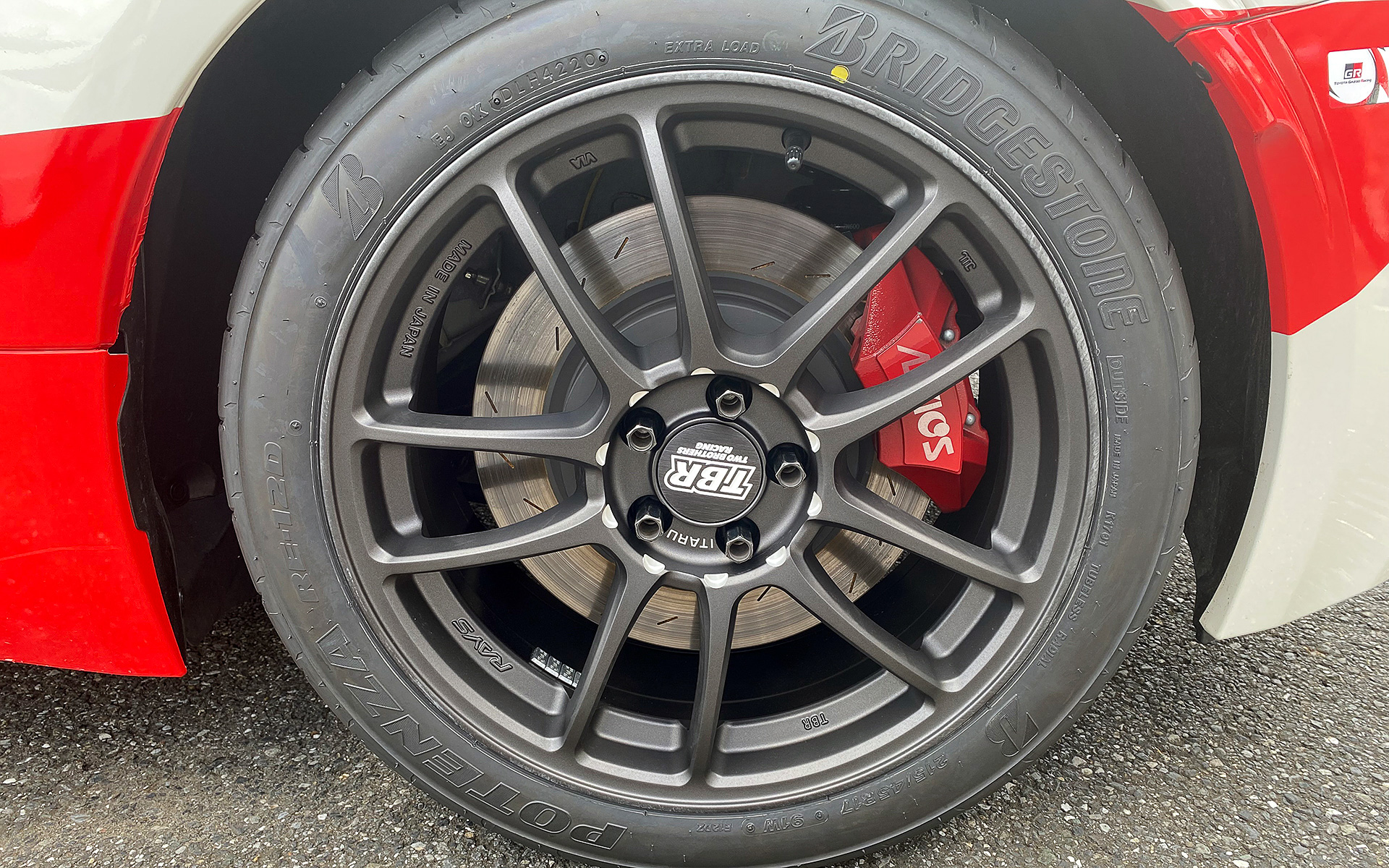 GR86 CUP Car CONCEPTでは17インチホイールやブリヂストン「POTENZA RE12D」（215/45R17）とともに、アドヴィックス製の対向キャリパーを装備