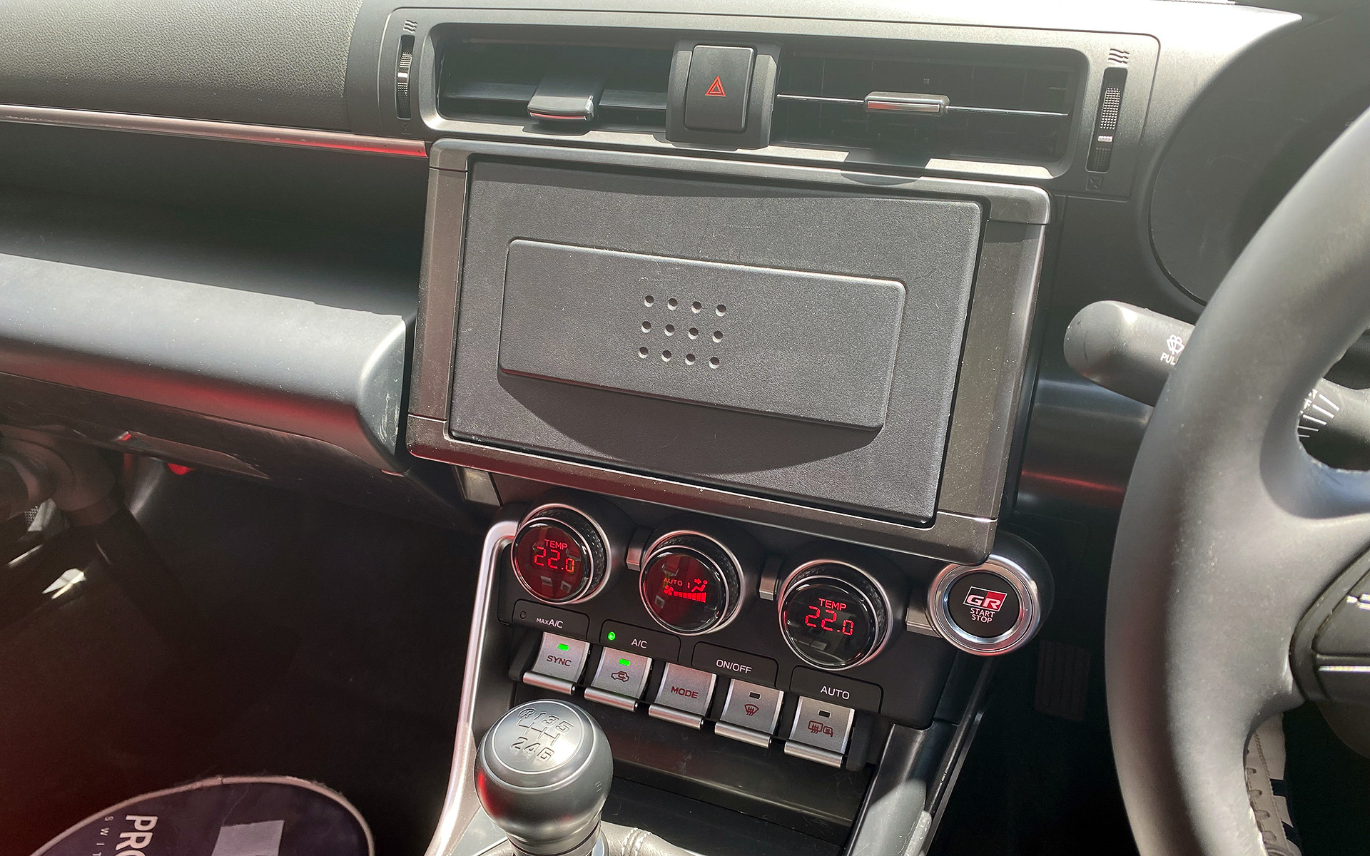 GR86 CUP Car CONCEPTでは液晶メーターやオートエアコン、リモコンキーが備わる