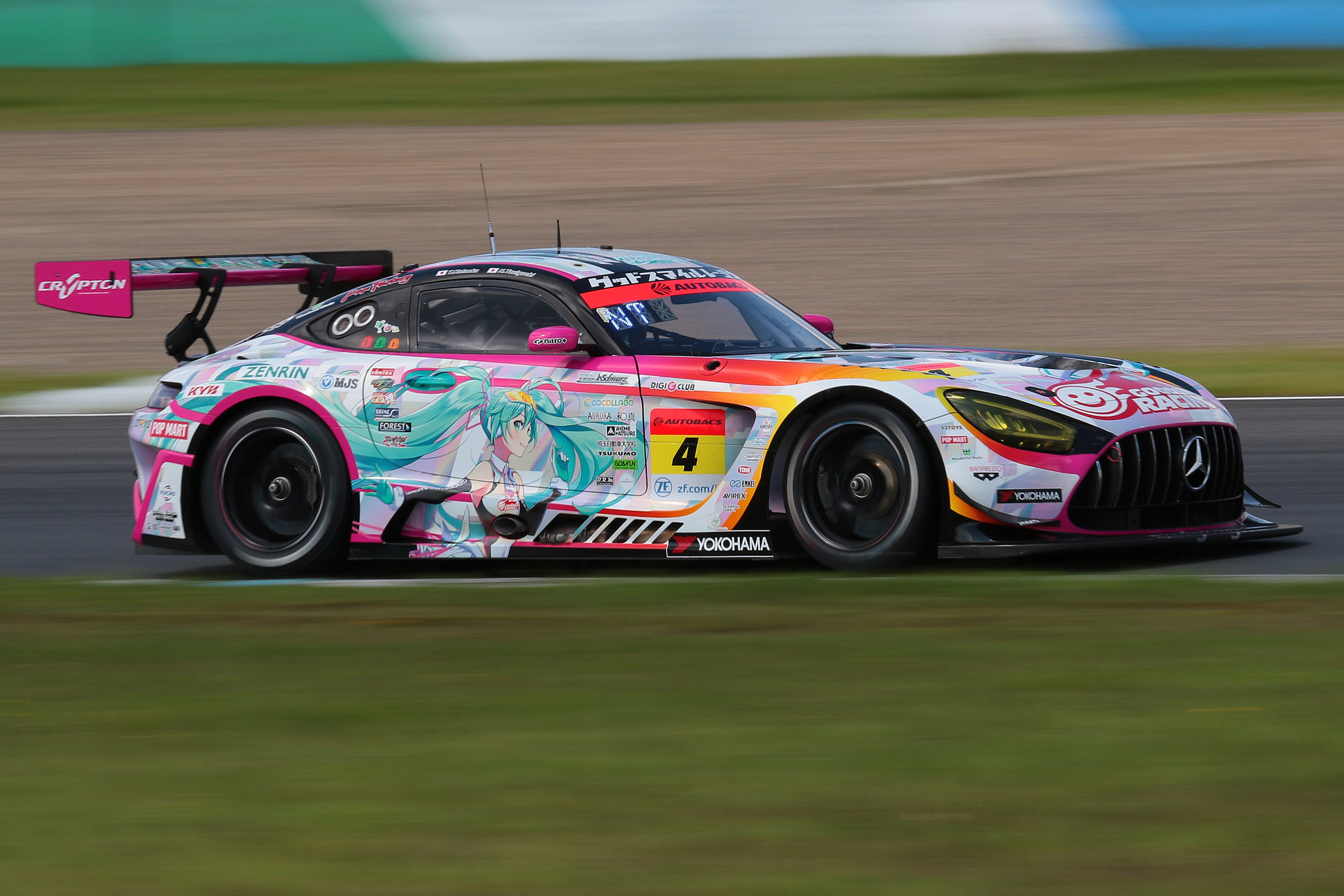 予選5位はGT100戦目を迎えた4号車 グッドスマイル 初音ミク AMG（谷口信輝/片岡龍也組、YH）