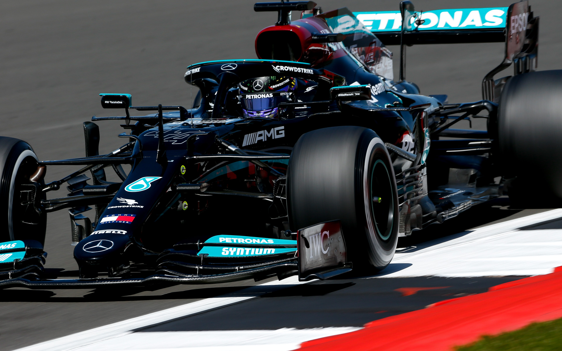 母国のイギリスGPで優勝したルイス・ハミルトン選手（44号車 メルセデス）