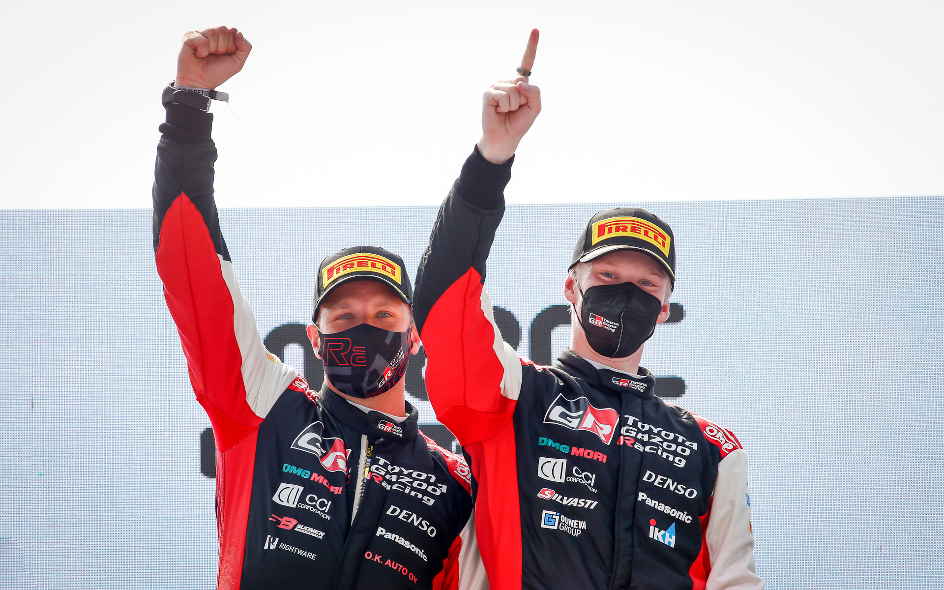 ヨンネ・ハルットゥネン選手とカッレ・ロバンペラ選手