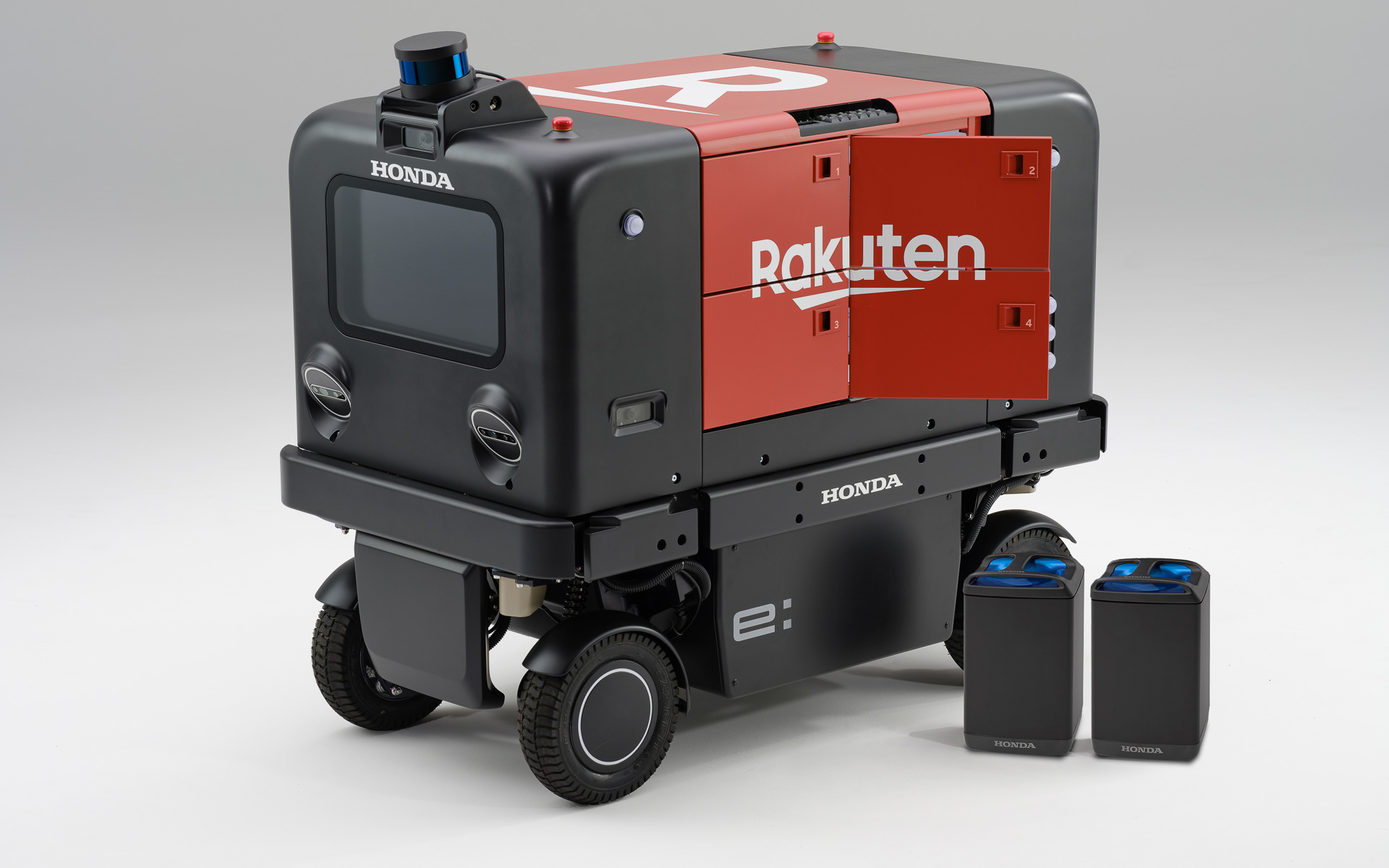 交換式バッテリー「ホンダ モバイルパワーパック」を採用しているので、充電を待つことなく配送サービスを継続できる。