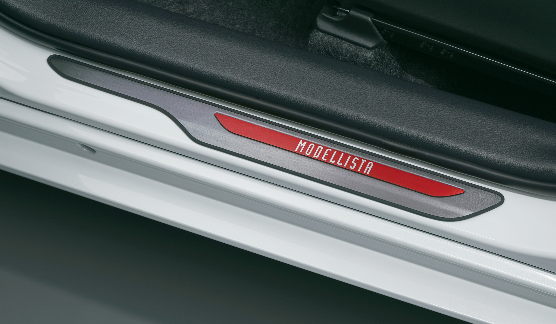 スカッフプレート