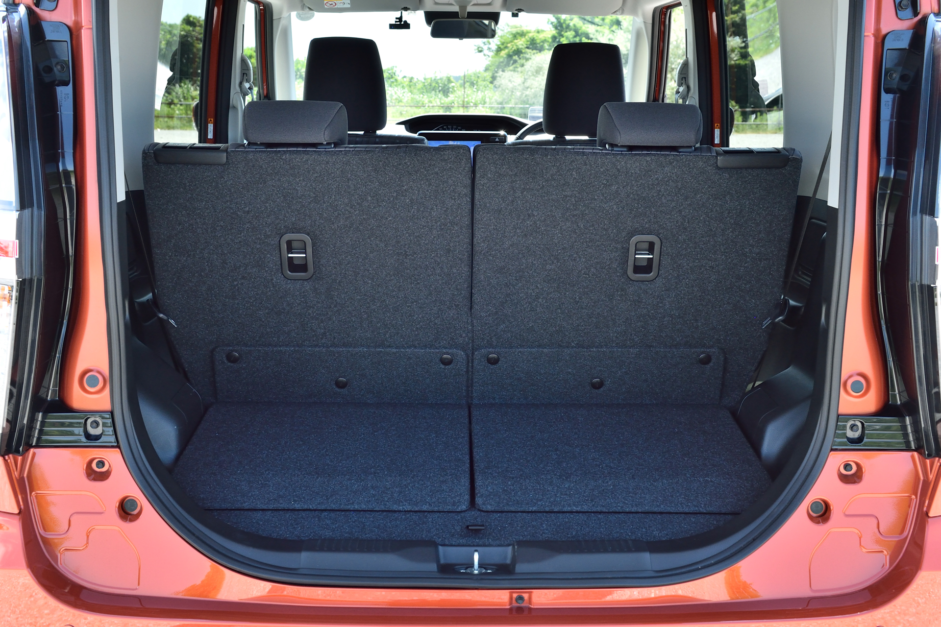 ラゲッジは、荷物の量に応じてリアシートをスライドさせたり倒したり、多彩なアレンジが可能