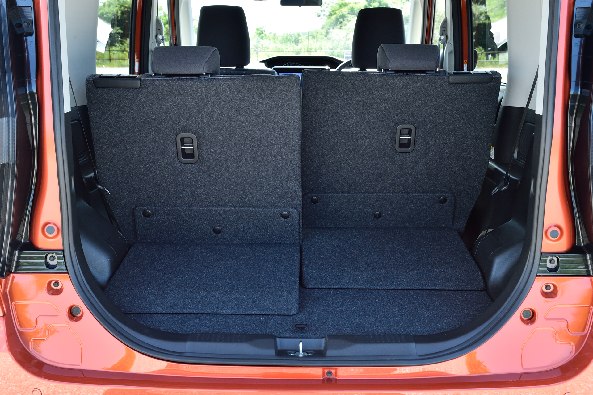 ラゲッジは、荷物の量に応じてリアシートをスライドさせたり倒したり、多彩なアレンジが可能