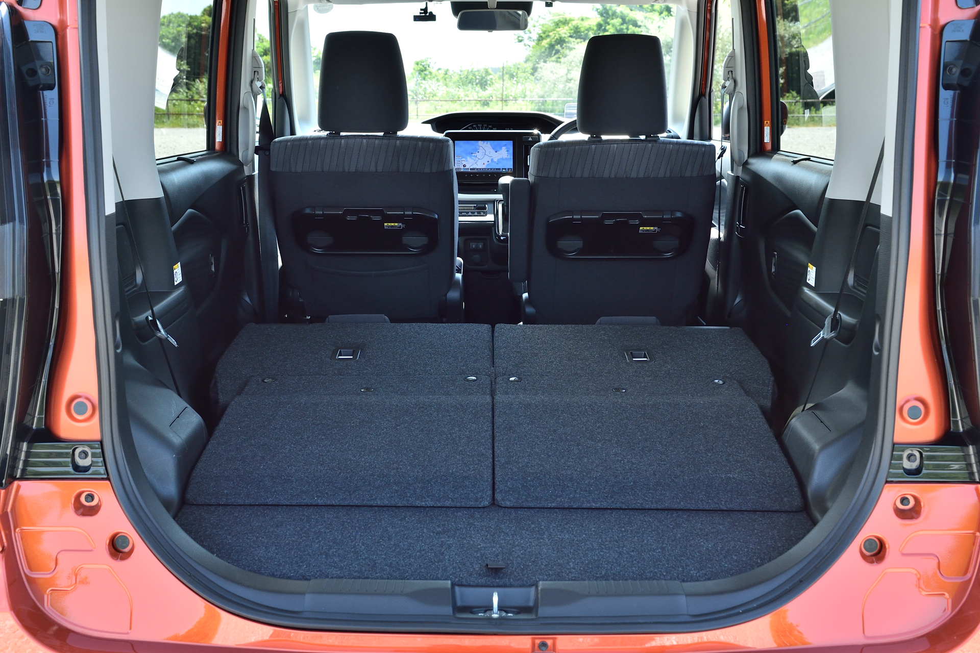 ラゲッジは、荷物の量に応じてリアシートをスライドさせたり倒したり、多彩なアレンジが可能