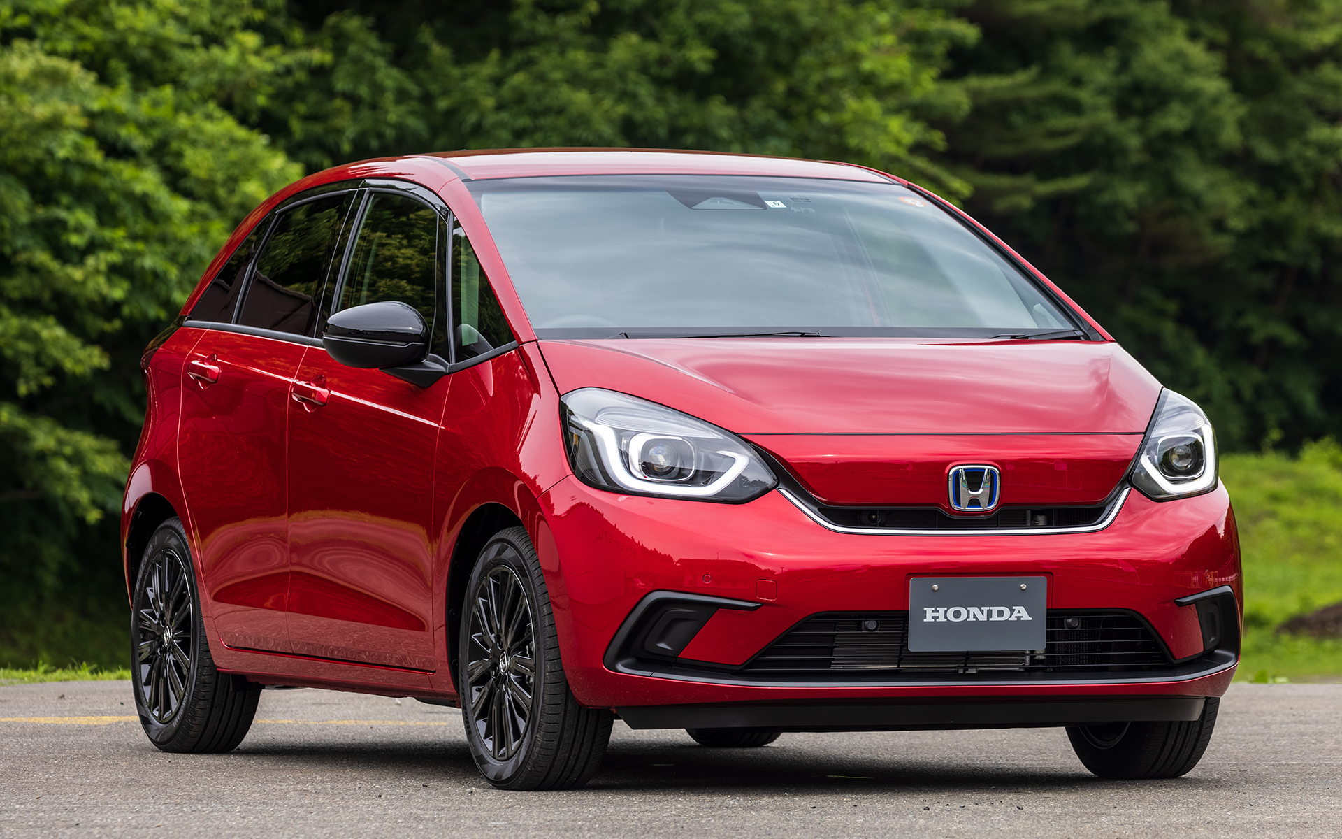 撮影車両はe:HEV HOME Casa。ボディカラーはプレミアムクリスタルレッド・メタリック