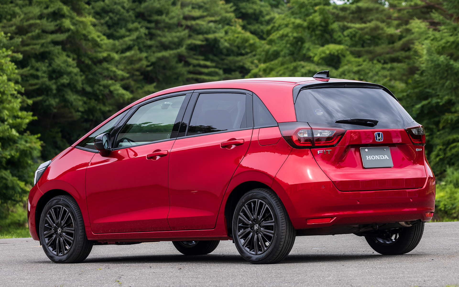 撮影車両はe:HEV HOME Casa。ボディカラーはプレミアムクリスタルレッド・メタリック