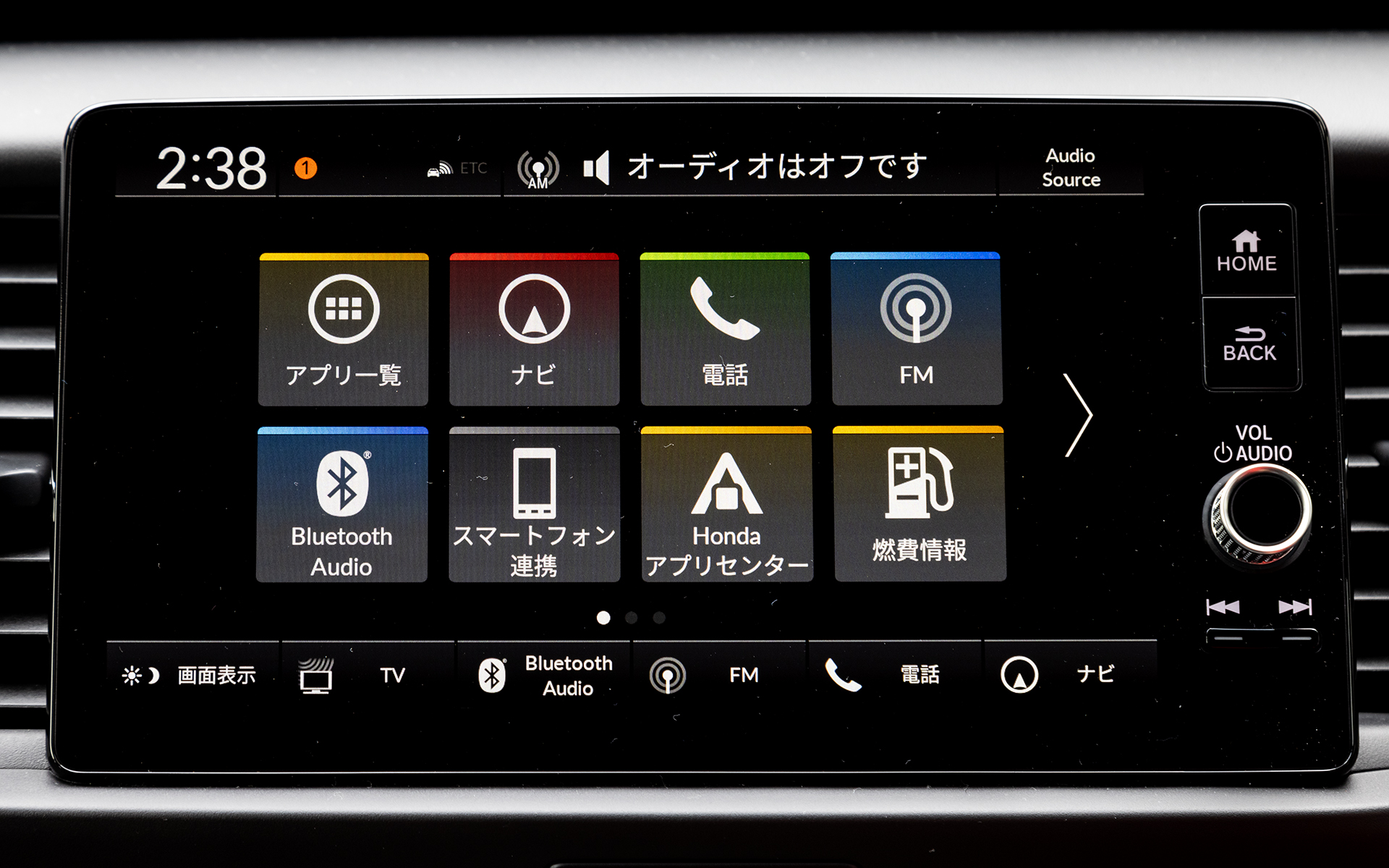 メーカーオプションとなるHonda CONNECTディスプレー。ホンダ トータルケアに加入するとインターナビルート探索など便利な機能が利用可能。オプションのホンダ トータルケア プレミアムに加入することで、地図の自動更新なども利用可能になる