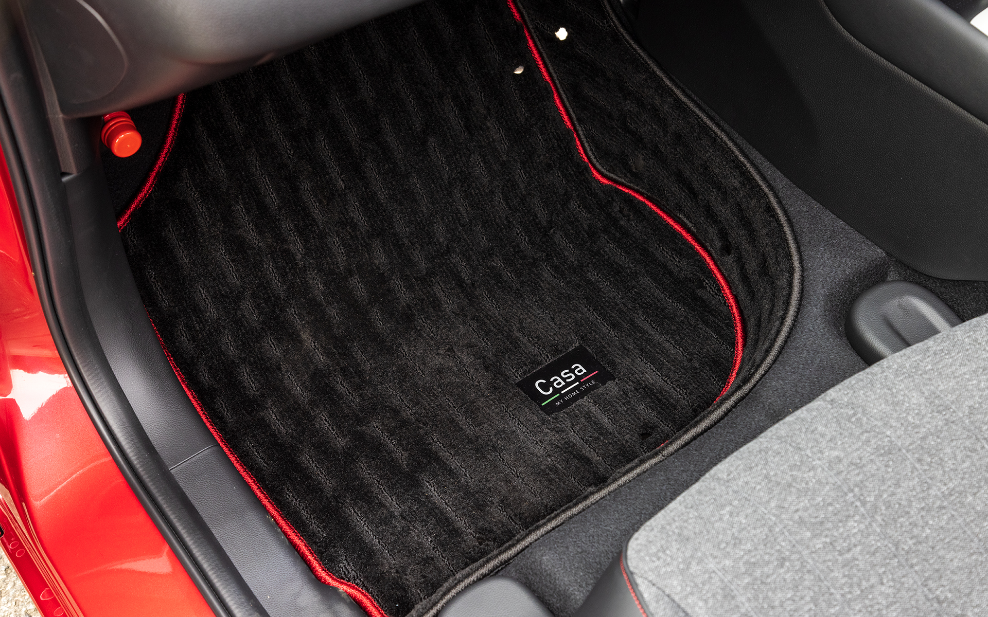 専用のフロアマットも装備