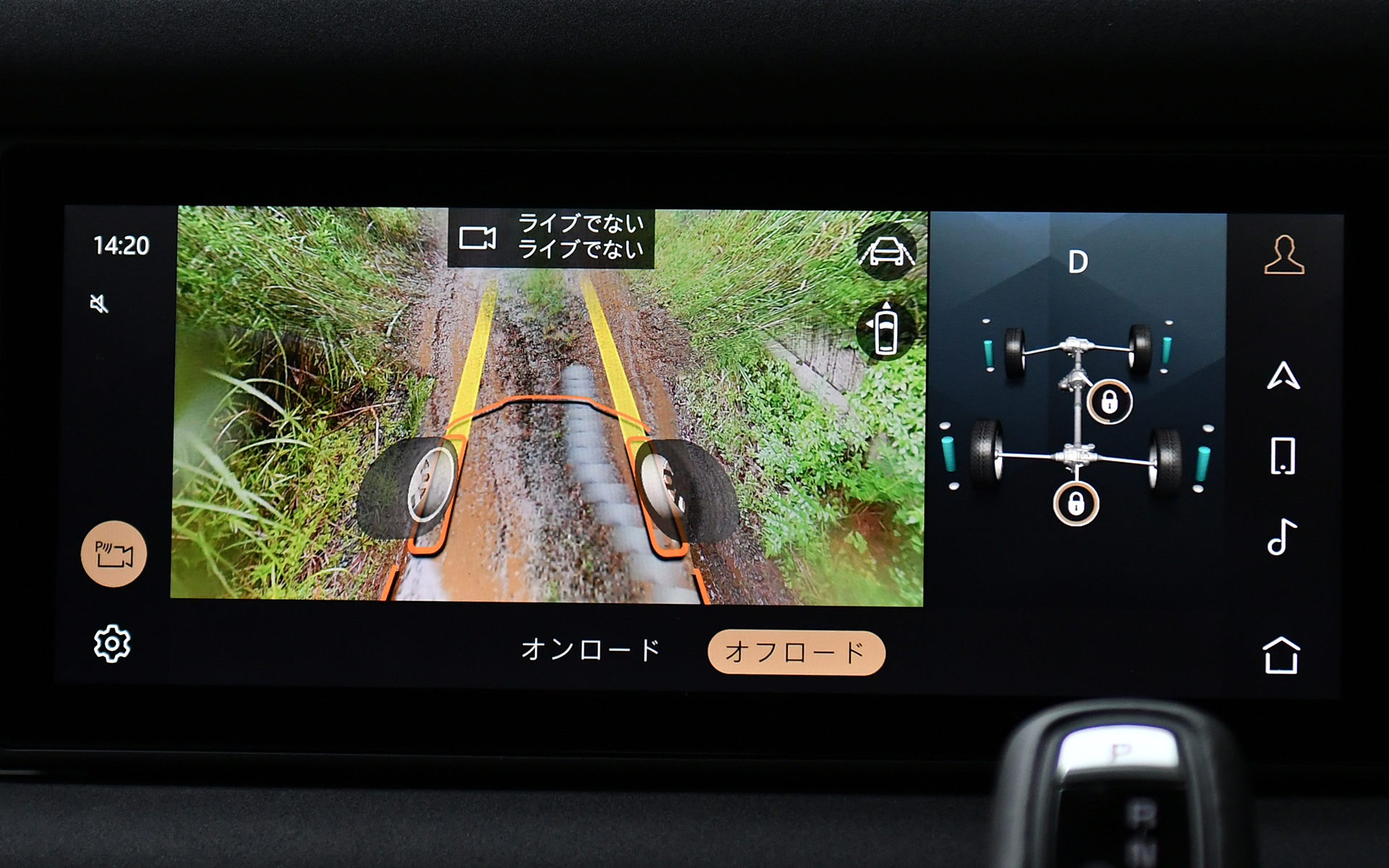 10インチタッチスクリーンではデフのロック状態を確認できるほか、ボンネットを“シースルー”したように映像で確認できる「ClearSightグラウンドビュー」、360度周囲の安全確認をサポートする「3Dサラウンドカメラ」、水深をリアルタイムにグラフィカル表示する「ウェイドセンシング」といったシステムで安心・安全な走行をサポート