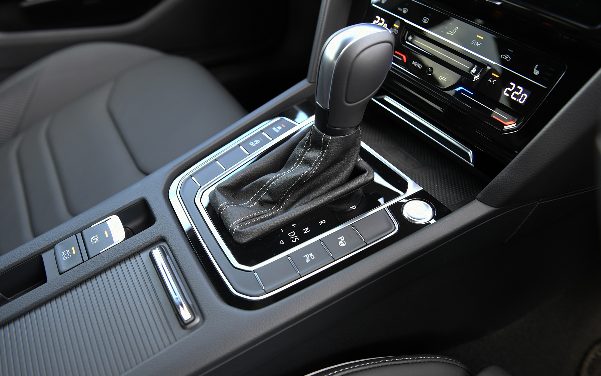 インフォテイメントシステム“Discover Pro”、デジタルメータークラスター“Digital Cockpit Pro”などを標準装備。なお、アルテオンとアルテオン シューティングブレークで装備差はない