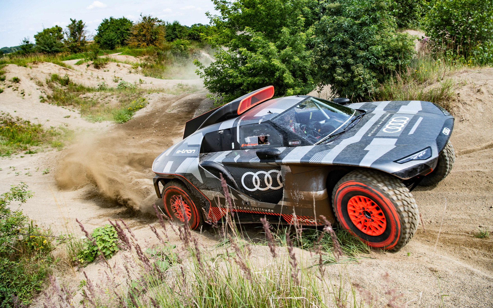 電気モーターで駆動するラリーカー「RS Q e-tron」