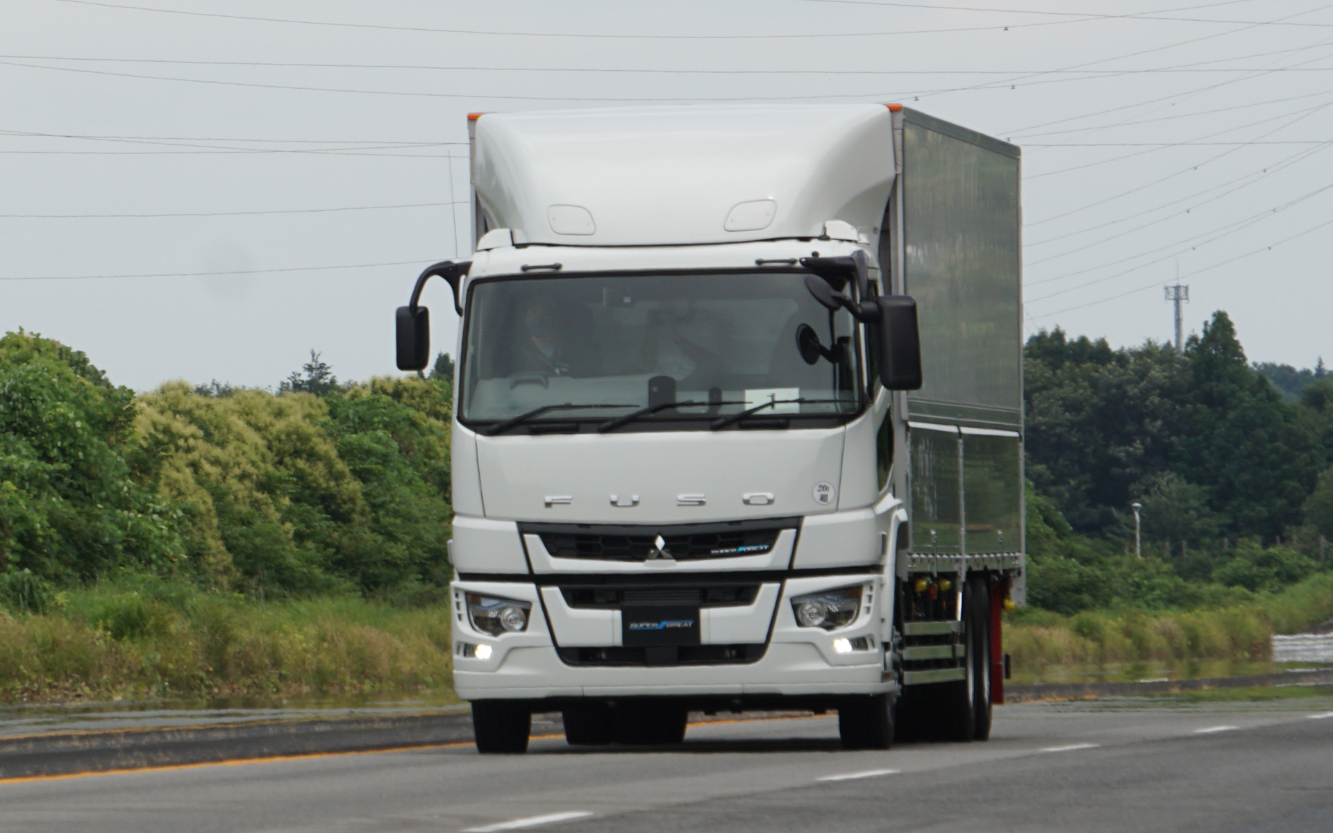 大型トラックの新型「スーパーグレート」