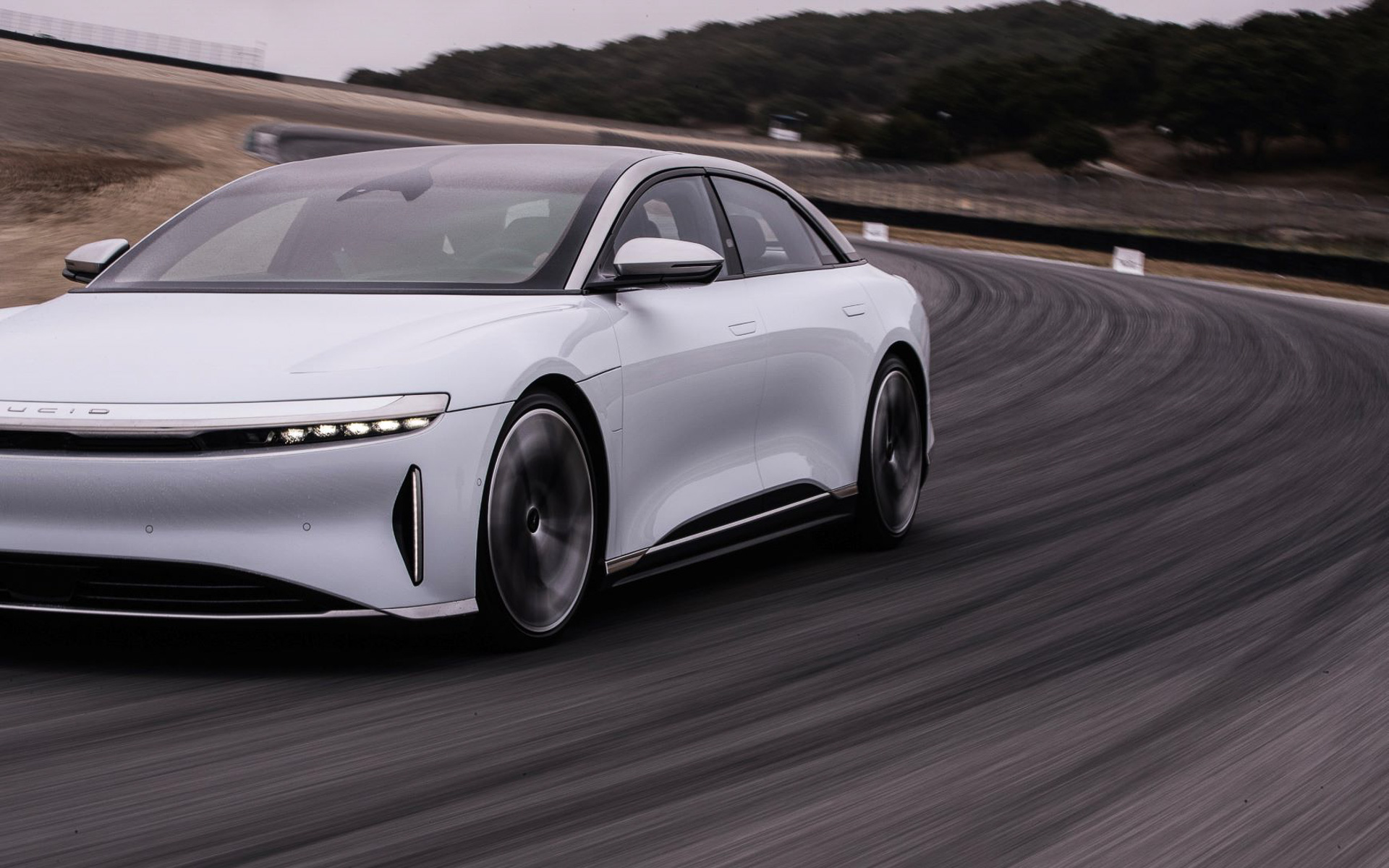 高級EVセダン「ルシード エア」