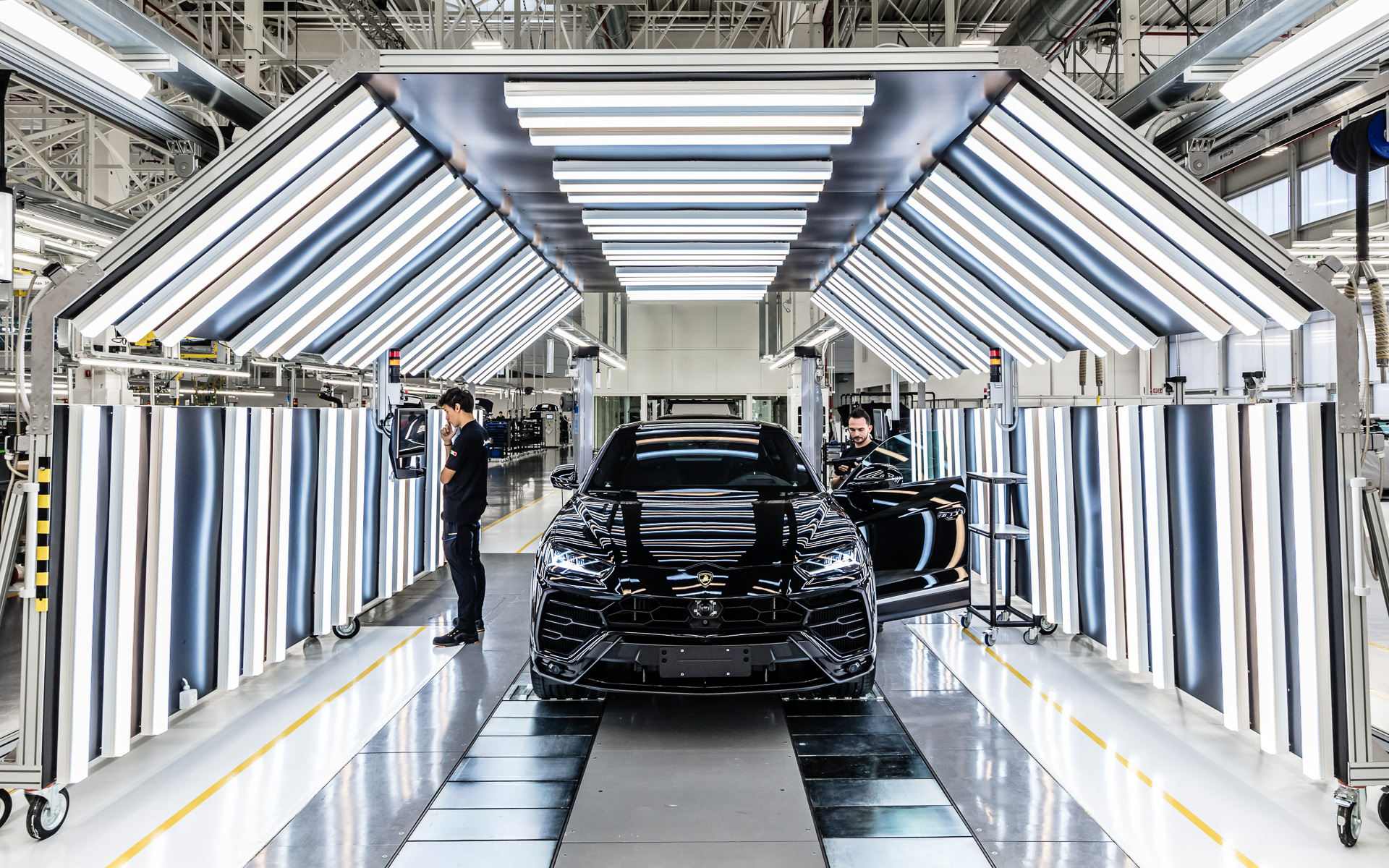 ウルスの生産工場