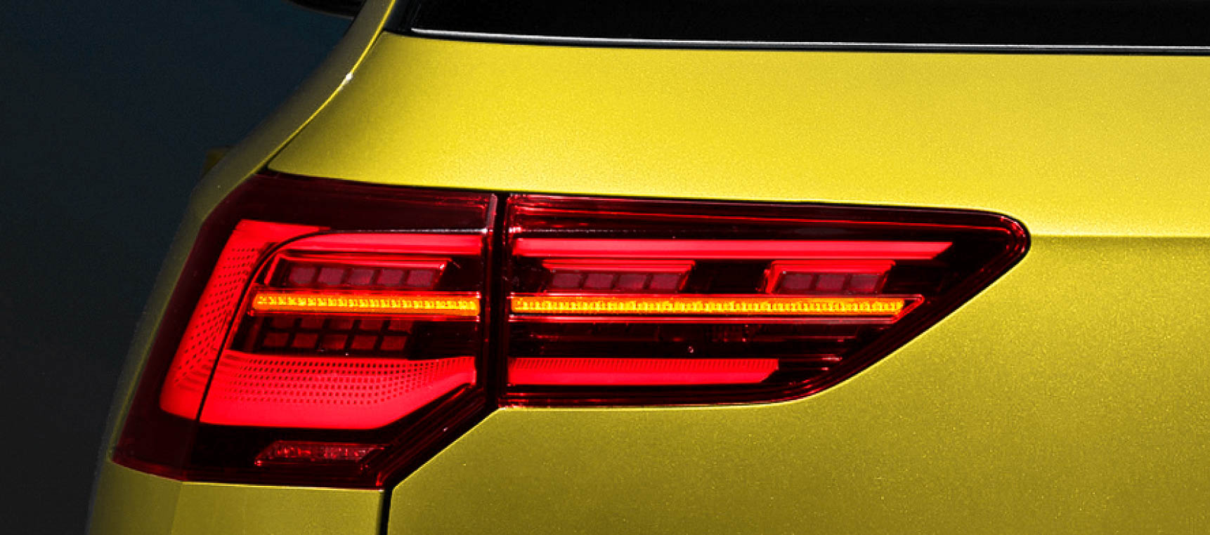 LEDテールランプ（ダイナミックターンインジケーター付）