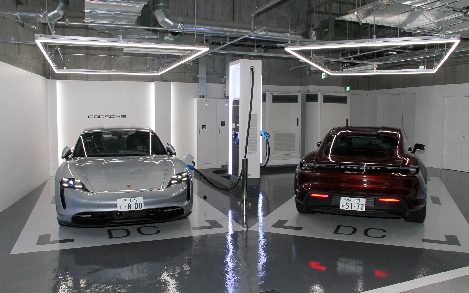 虎ノ門ヒルズ B3駐車場内にある「ポルシェ ターボチャージングステーション」