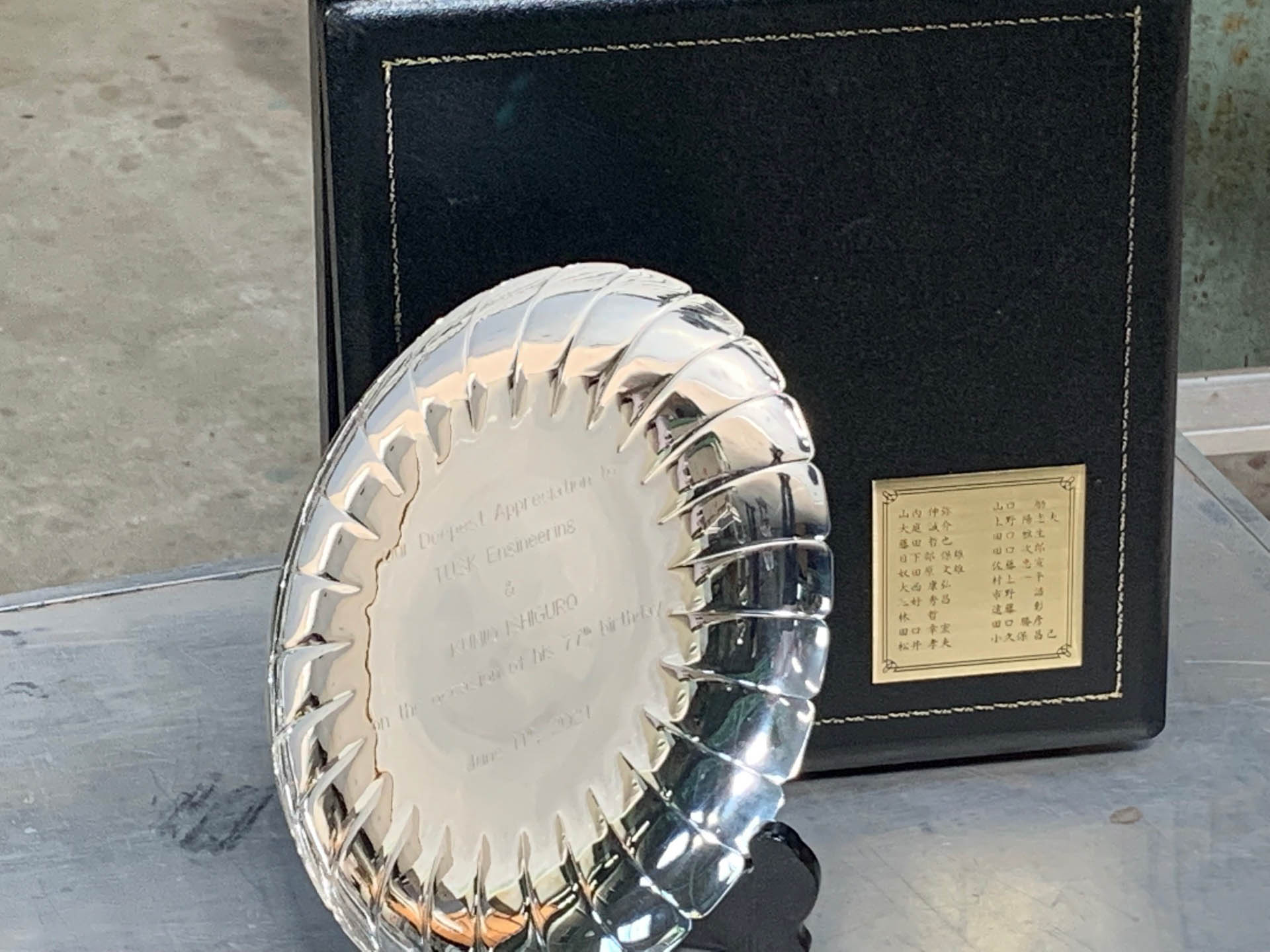 20名のドライバーとナビゲーターの有志で作ったサンクスプレートです