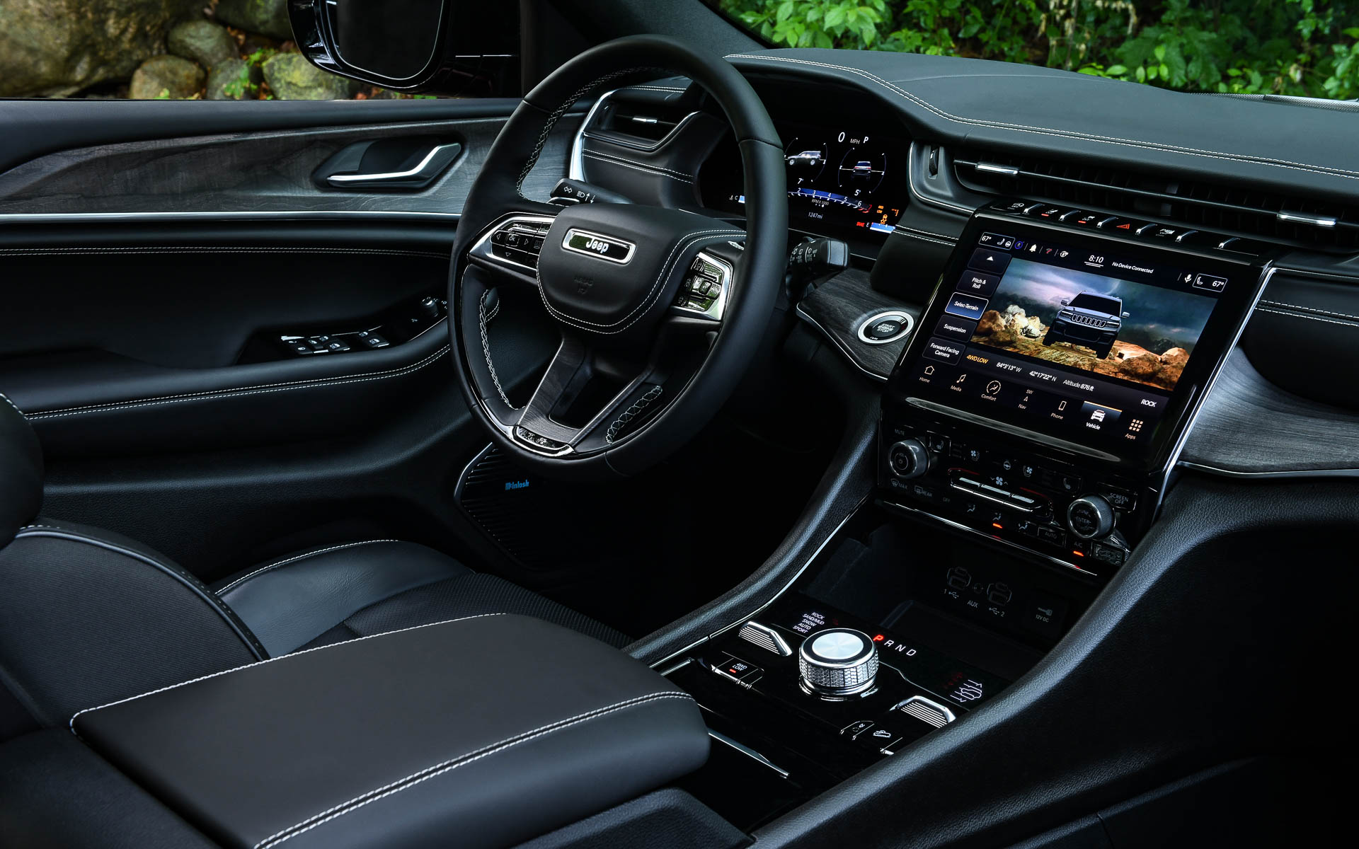 新型グランドチェロキーの内装イメージ