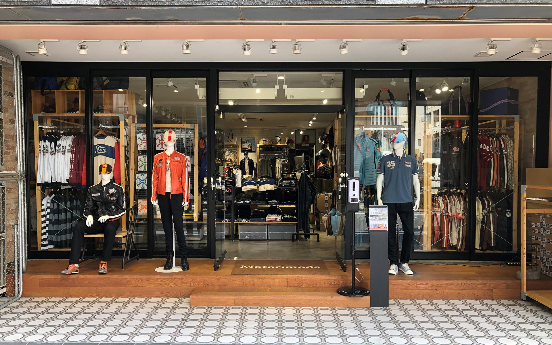 モトーリモーダ銀座店（東京都中央区銀座8-16-6-1F）