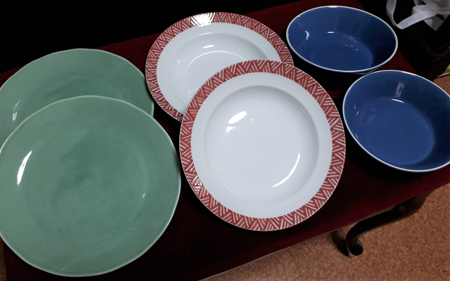 お皿はたくさんあっても収納できる範囲なら困りませんが、実際に使うのは取り出しやすい位置にある同じお皿ばかり。どこかで断捨離が必要かも