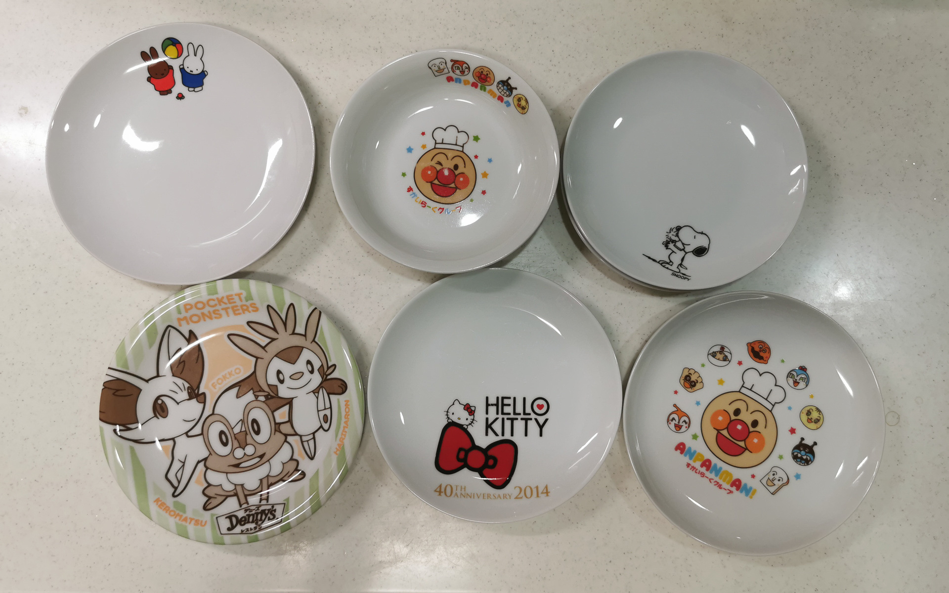 お皿はたくさんあっても収納できる範囲なら困りませんが、実際に使うのは取り出しやすい位置にある同じお皿ばかり。どこかで断捨離が必要かも