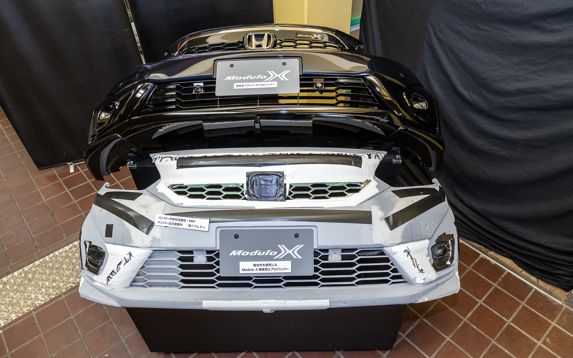 開発で用いられたバンパー。テストコースを走行した感覚で、削ったり付け足したりをその場で繰り返したという