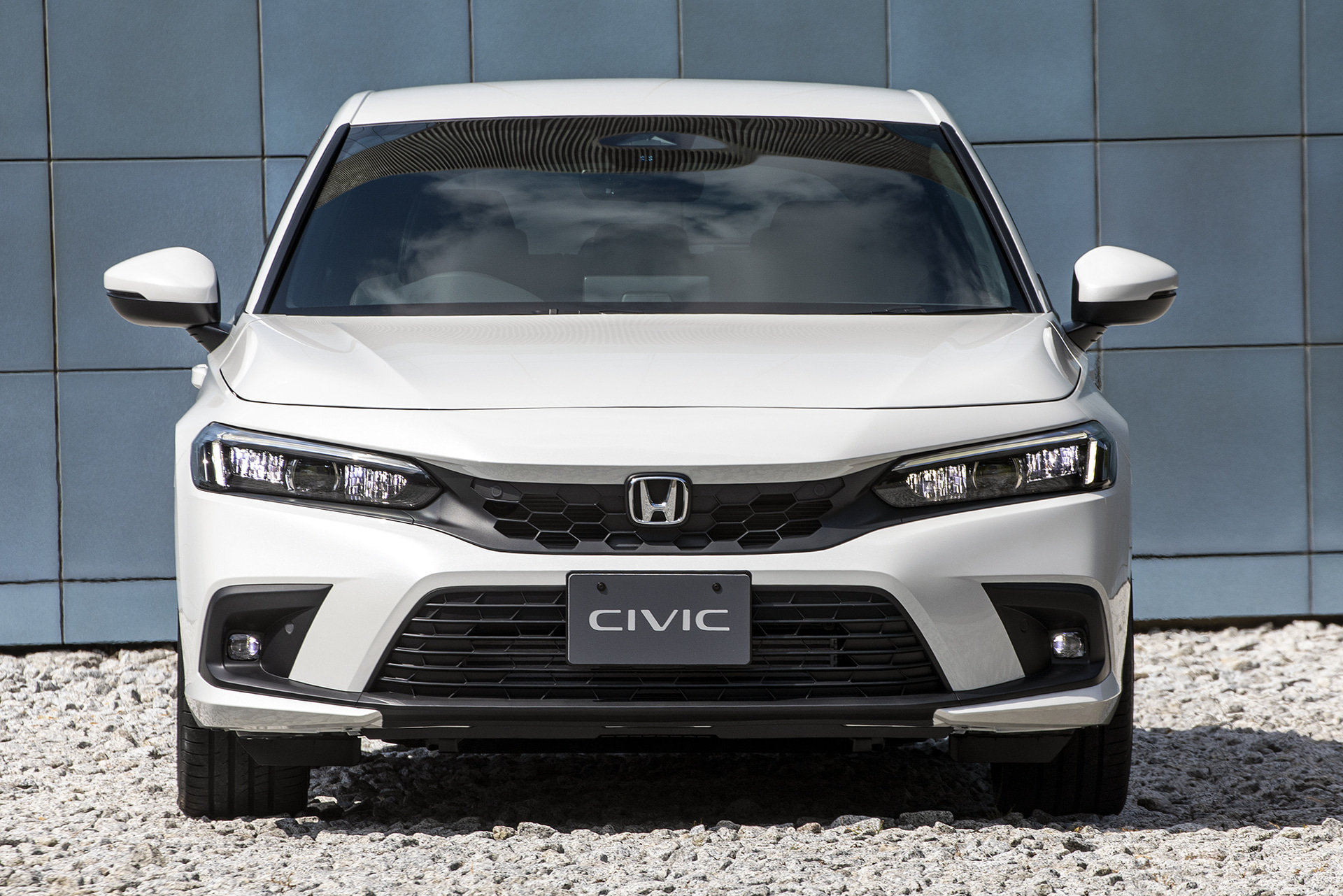 新型シビックEX。ボディカラーはプラチナホワイト・パール