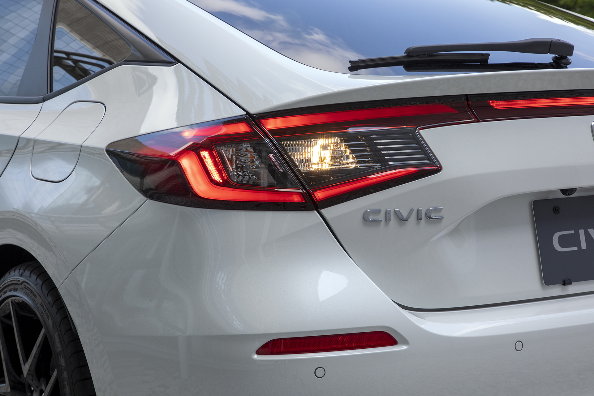 バックランプはセンターにある