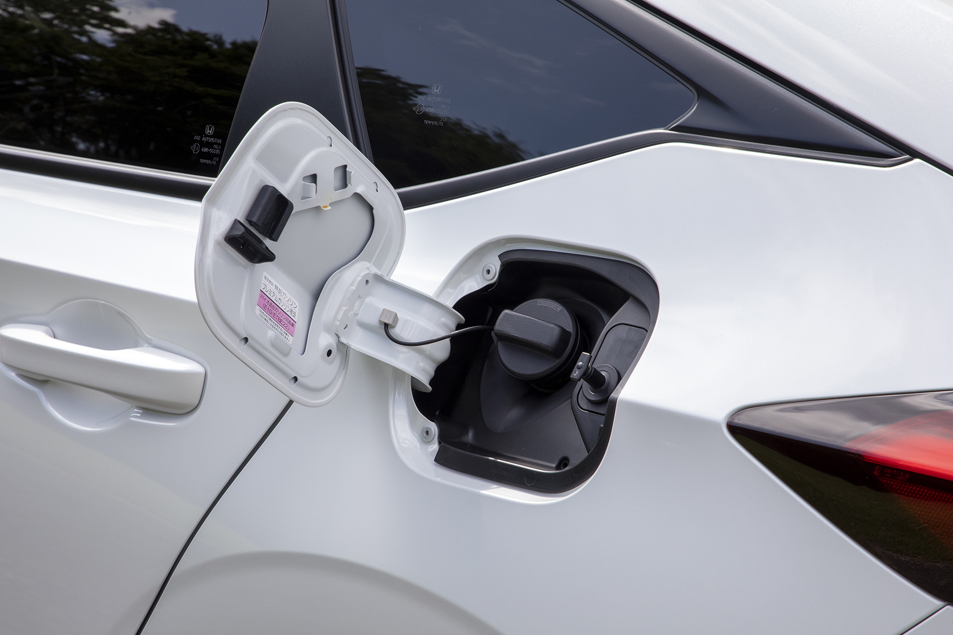 燃料は無鉛プレミアムガソリン。タンク容量は47L