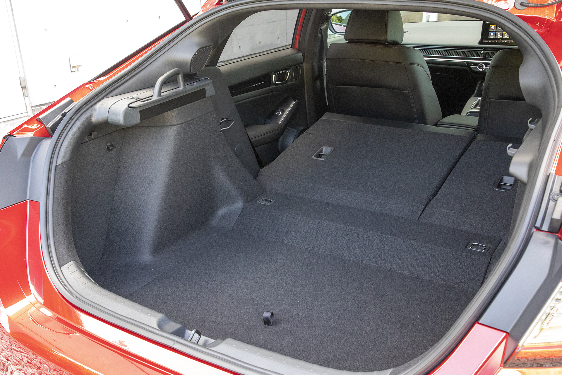 6：4可倒式シートを倒した状態のラゲッジスペース