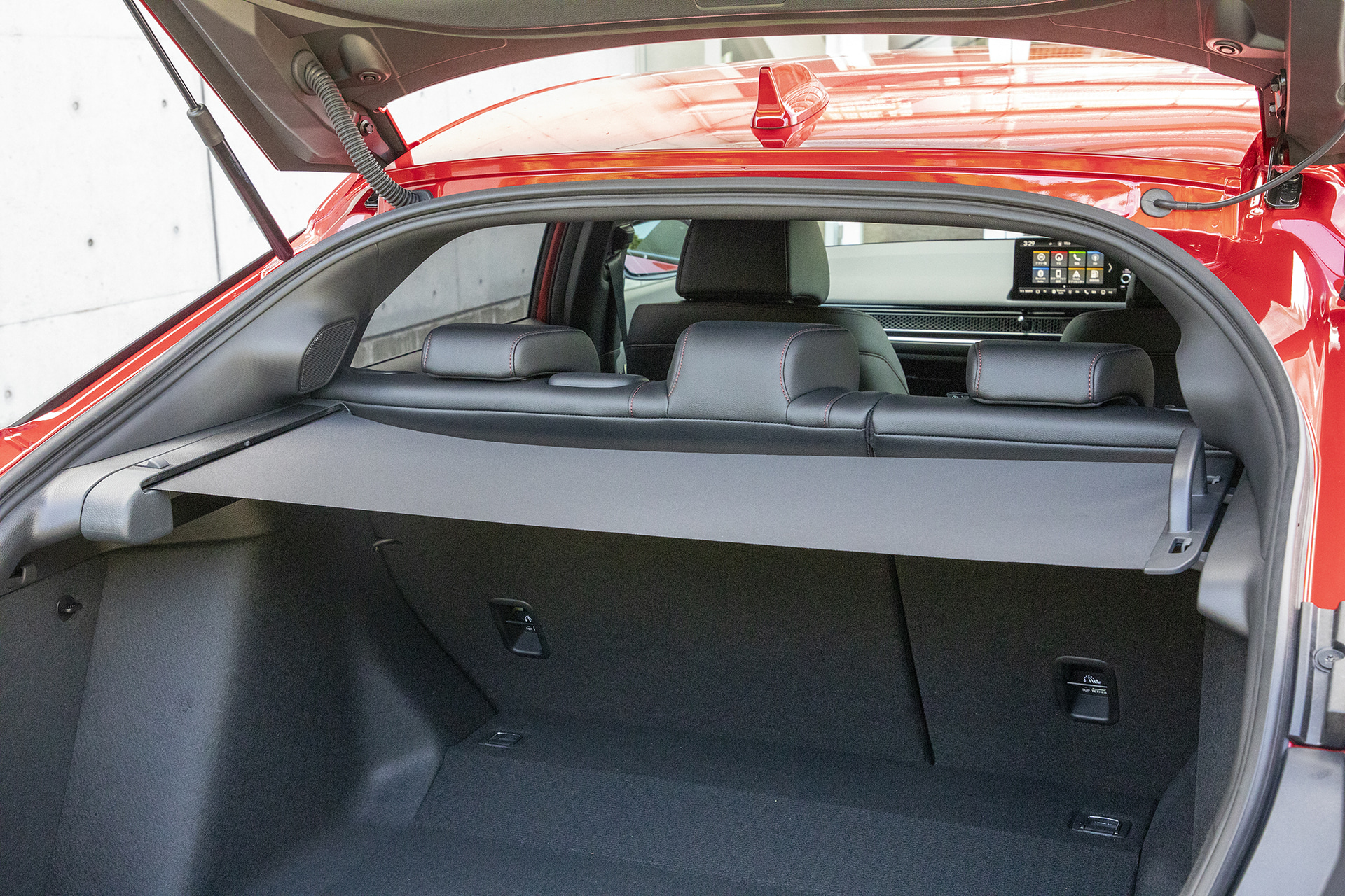 左側から引き出すタイプのトノカバー