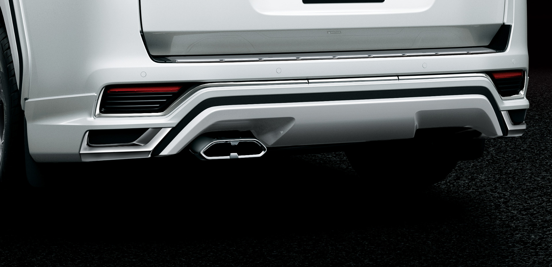 リヤスタイリングキットは塗装済みが13万4200円、素地が12万5400円。リヤスカート単品は塗装済みが8万8000円、素地が7万9200円。マフラーカッター単品がガソリン/ディーゼル共に4万6200円