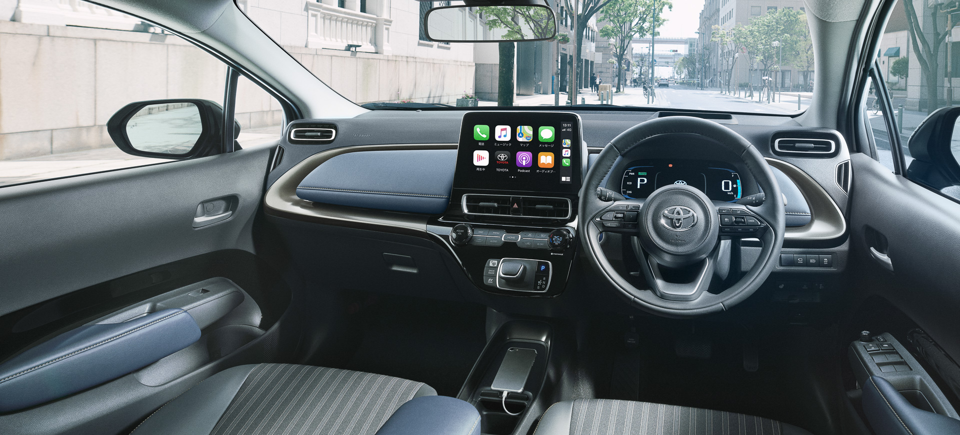 新型アクアのコクピット