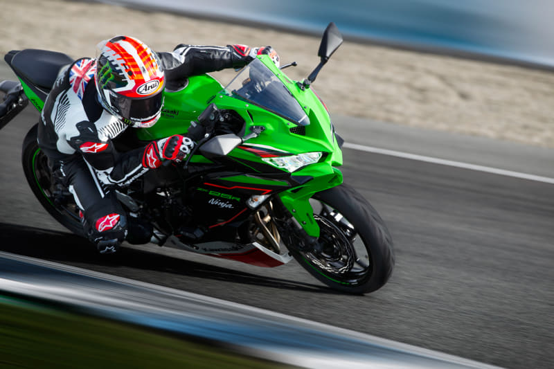 カワサキ、新グラフィック採用「Ninja ZX-25R」シリーズなど5モデル