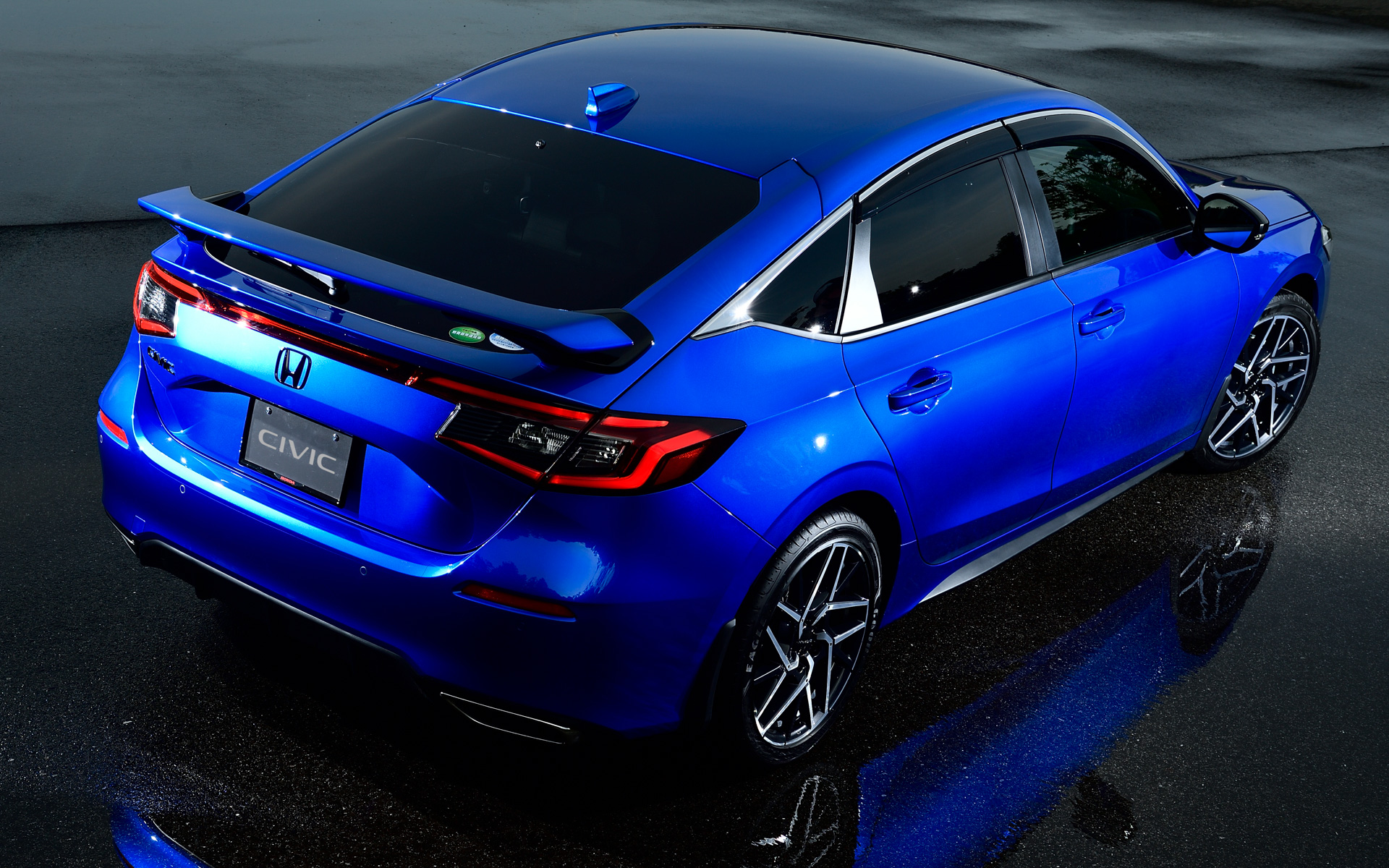 純正アクセサリー装着車（ベース車両：LX プレミアムクリスタルブルー・メタリック）